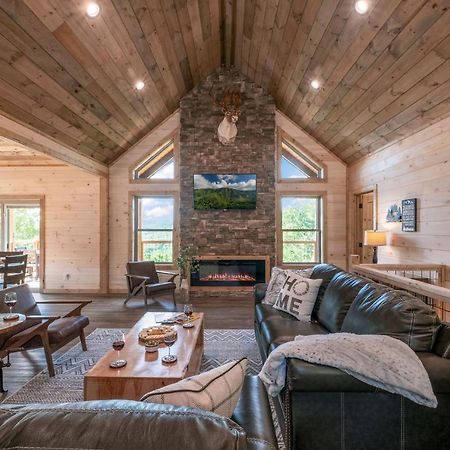 New / 3 King Suites / Sleeps12 / View / 5 Mi To Pf / Hot Tub Sevierville Exterior photo