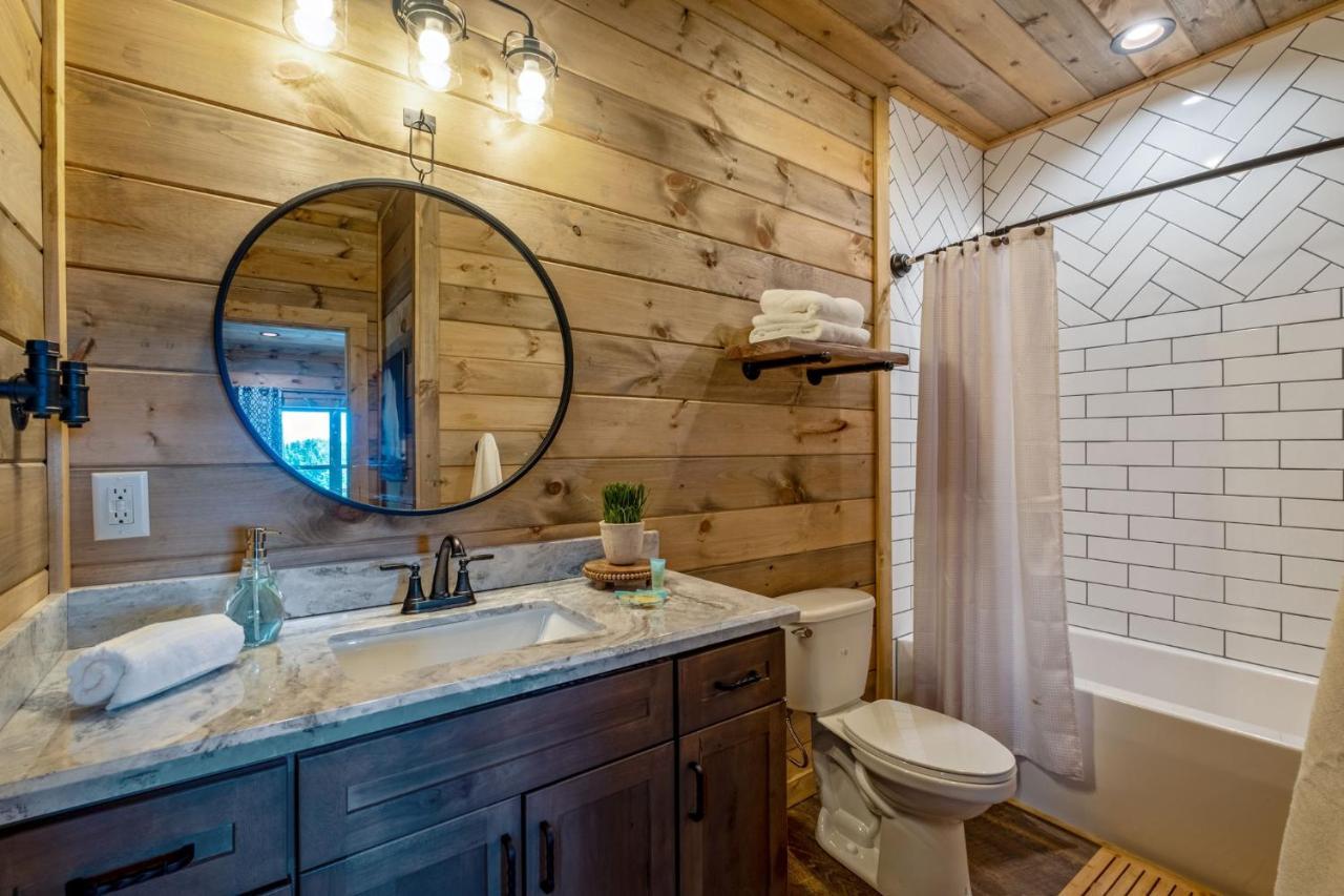 New / 3 King Suites / Sleeps12 / View / 5 Mi To Pf / Hot Tub Sevierville Exterior photo