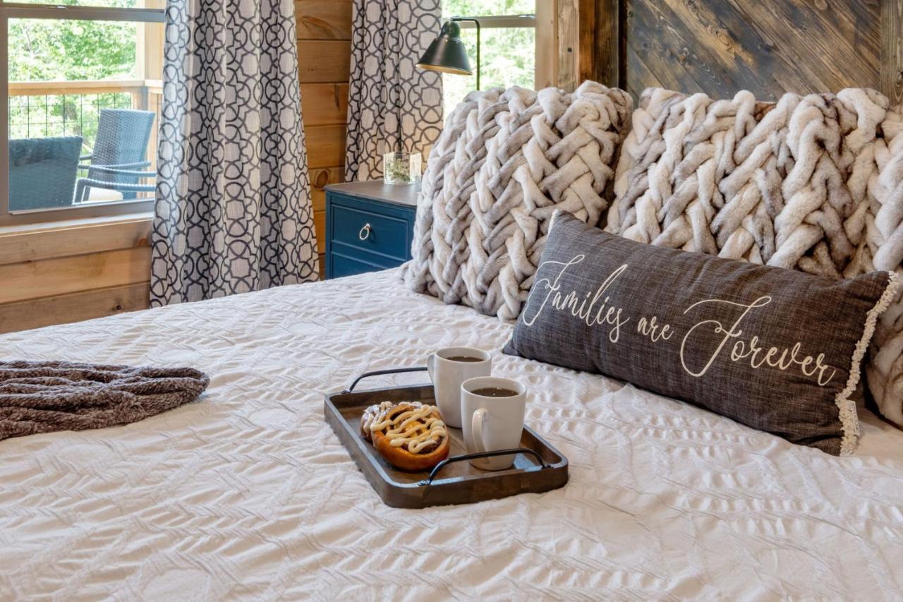 New / 3 King Suites / Sleeps12 / View / 5 Mi To Pf / Hot Tub Sevierville Exterior photo