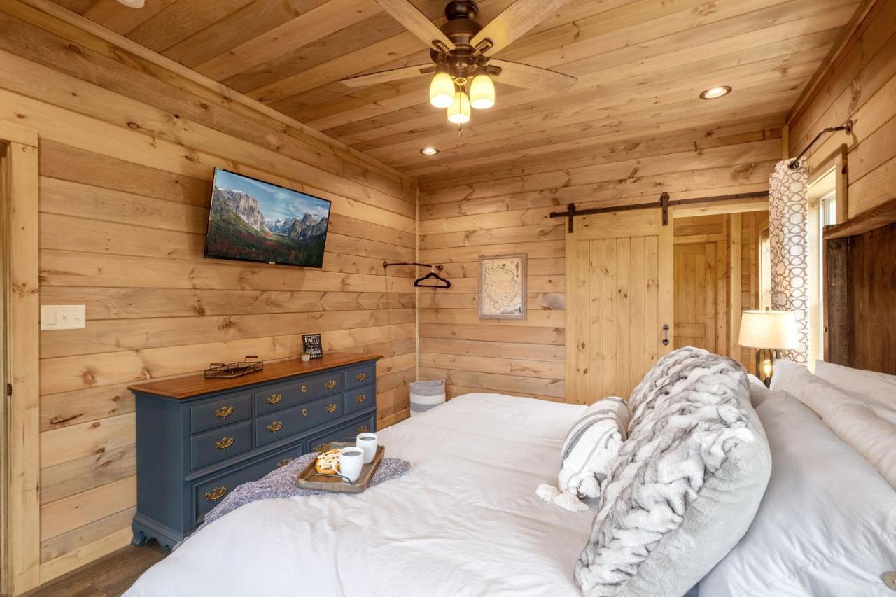 New / 3 King Suites / Sleeps12 / View / 5 Mi To Pf / Hot Tub Sevierville Exterior photo