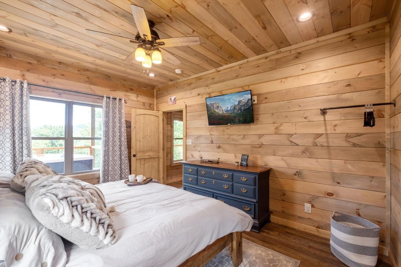 New / 3 King Suites / Sleeps12 / View / 5 Mi To Pf / Hot Tub Sevierville Exterior photo