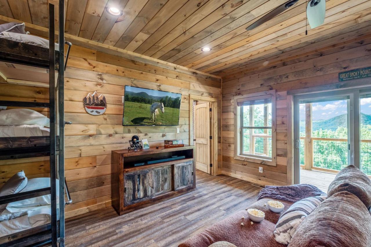 New / 3 King Suites / Sleeps12 / View / 5 Mi To Pf / Hot Tub Sevierville Exterior photo