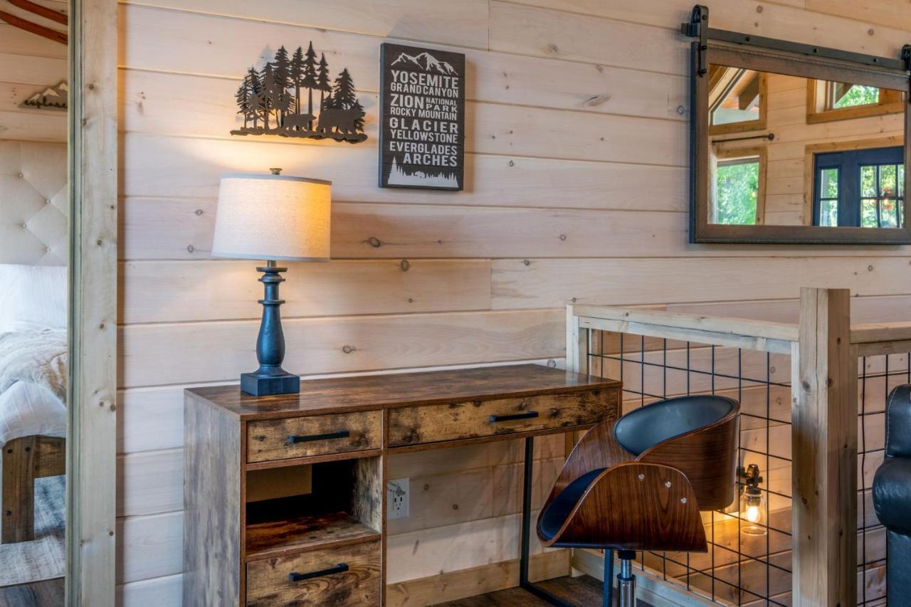 New / 3 King Suites / Sleeps12 / View / 5 Mi To Pf / Hot Tub Sevierville Exterior photo