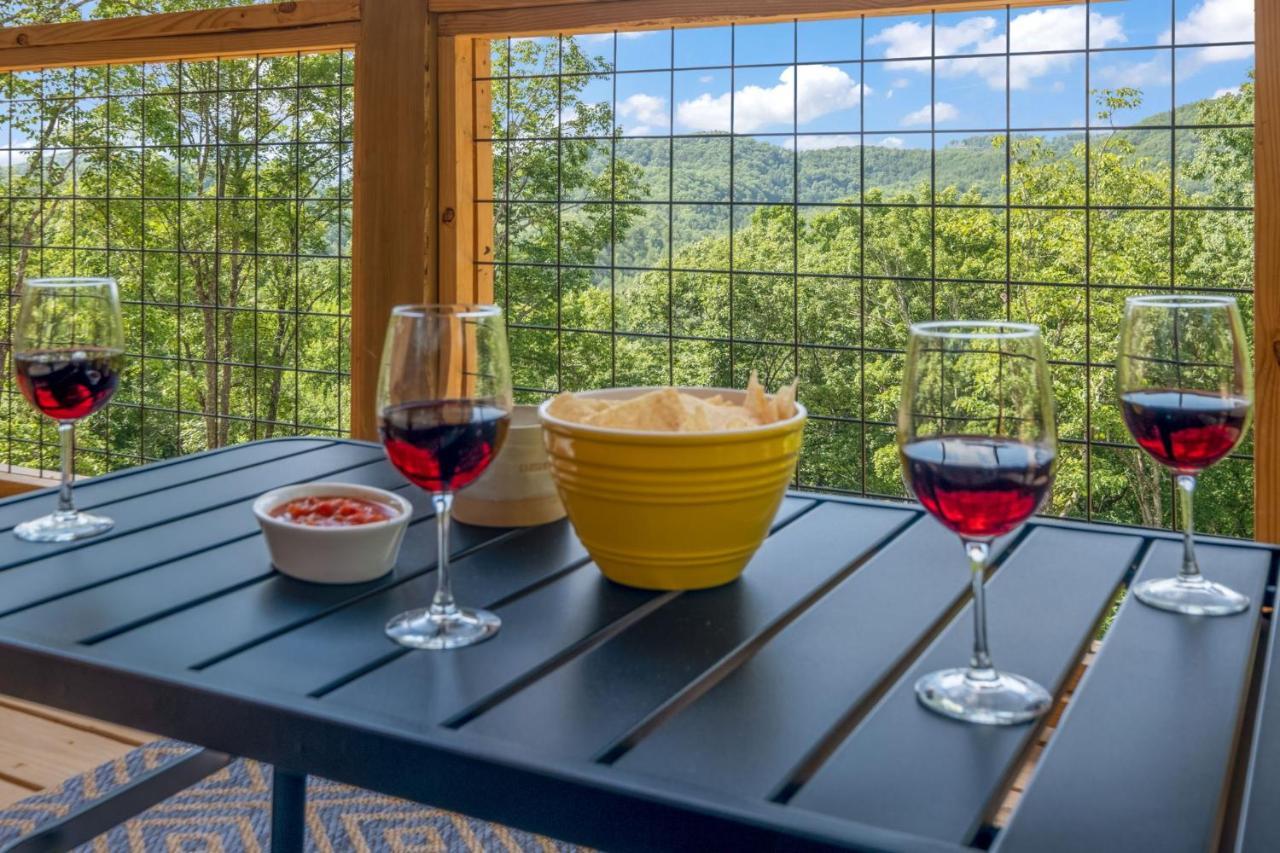 New / 3 King Suites / Sleeps12 / View / 5 Mi To Pf / Hot Tub Sevierville Exterior photo