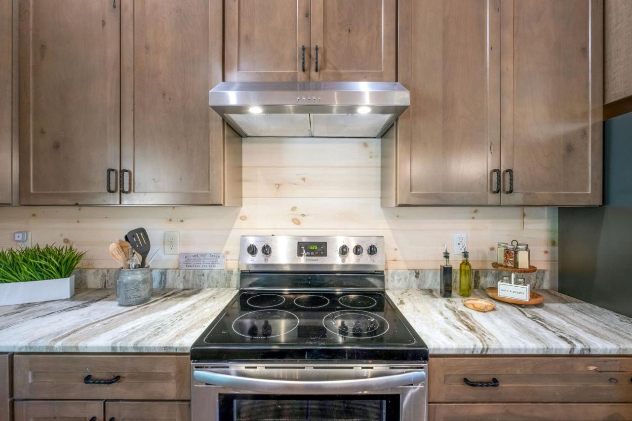 New / 3 King Suites / Sleeps12 / View / 5 Mi To Pf / Hot Tub Sevierville Exterior photo