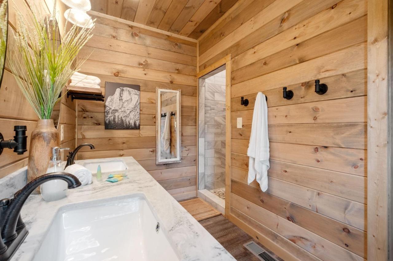 New / 3 King Suites / Sleeps12 / View / 5 Mi To Pf / Hot Tub Sevierville Exterior photo