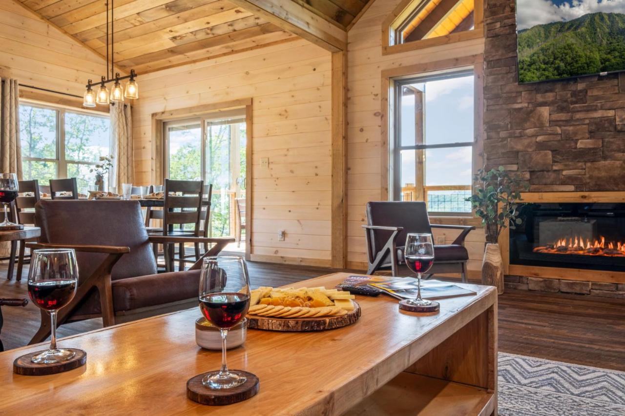 New / 3 King Suites / Sleeps12 / View / 5 Mi To Pf / Hot Tub Sevierville Exterior photo