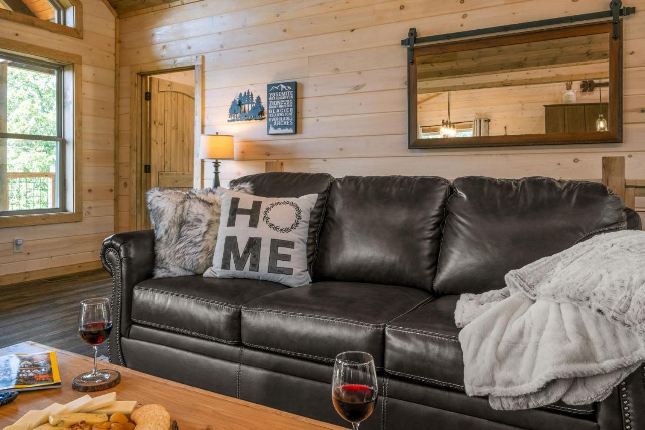 New / 3 King Suites / Sleeps12 / View / 5 Mi To Pf / Hot Tub Sevierville Exterior photo