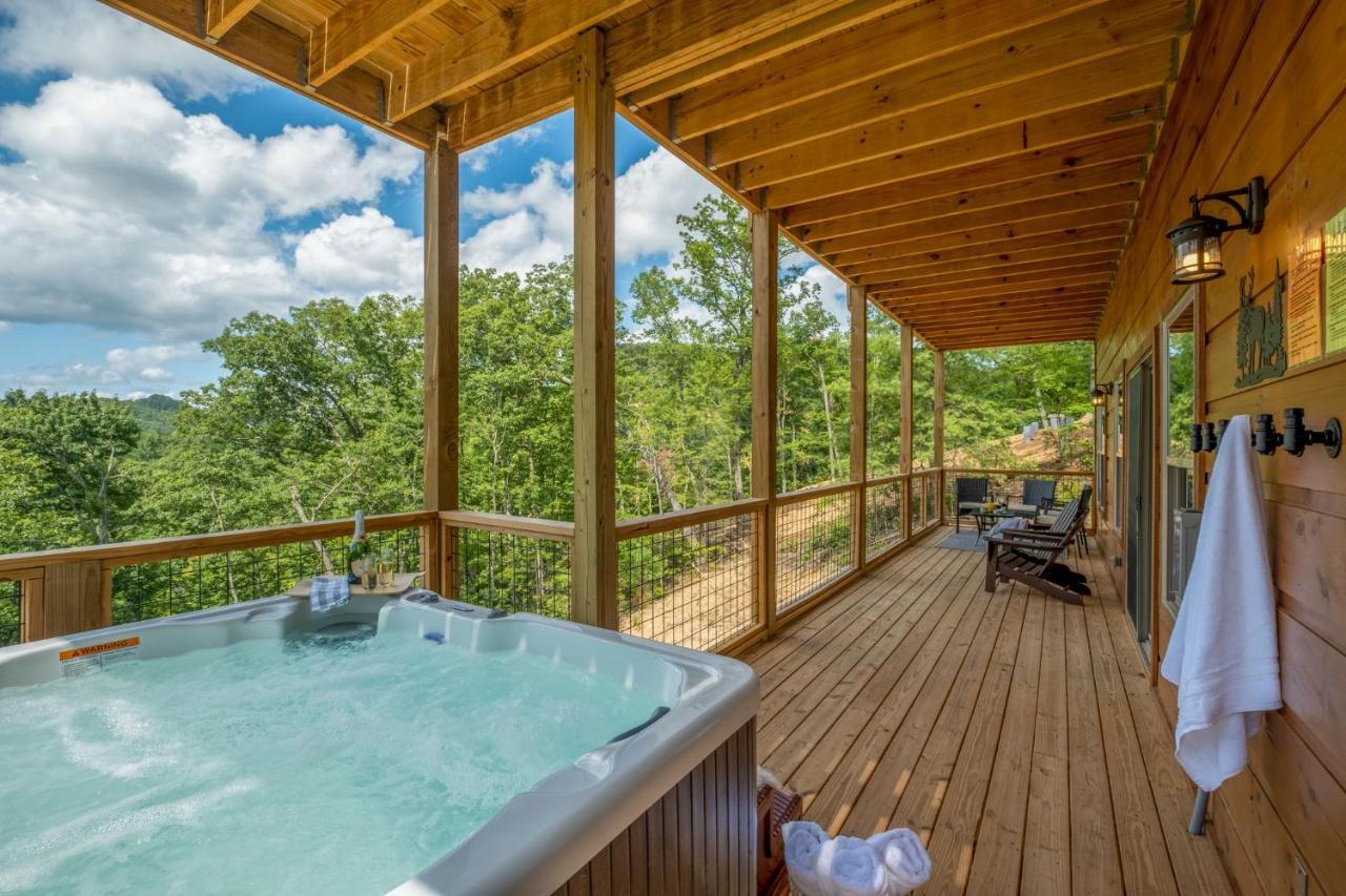 New / 3 King Suites / Sleeps12 / View / 5 Mi To Pf / Hot Tub Sevierville Exterior photo
